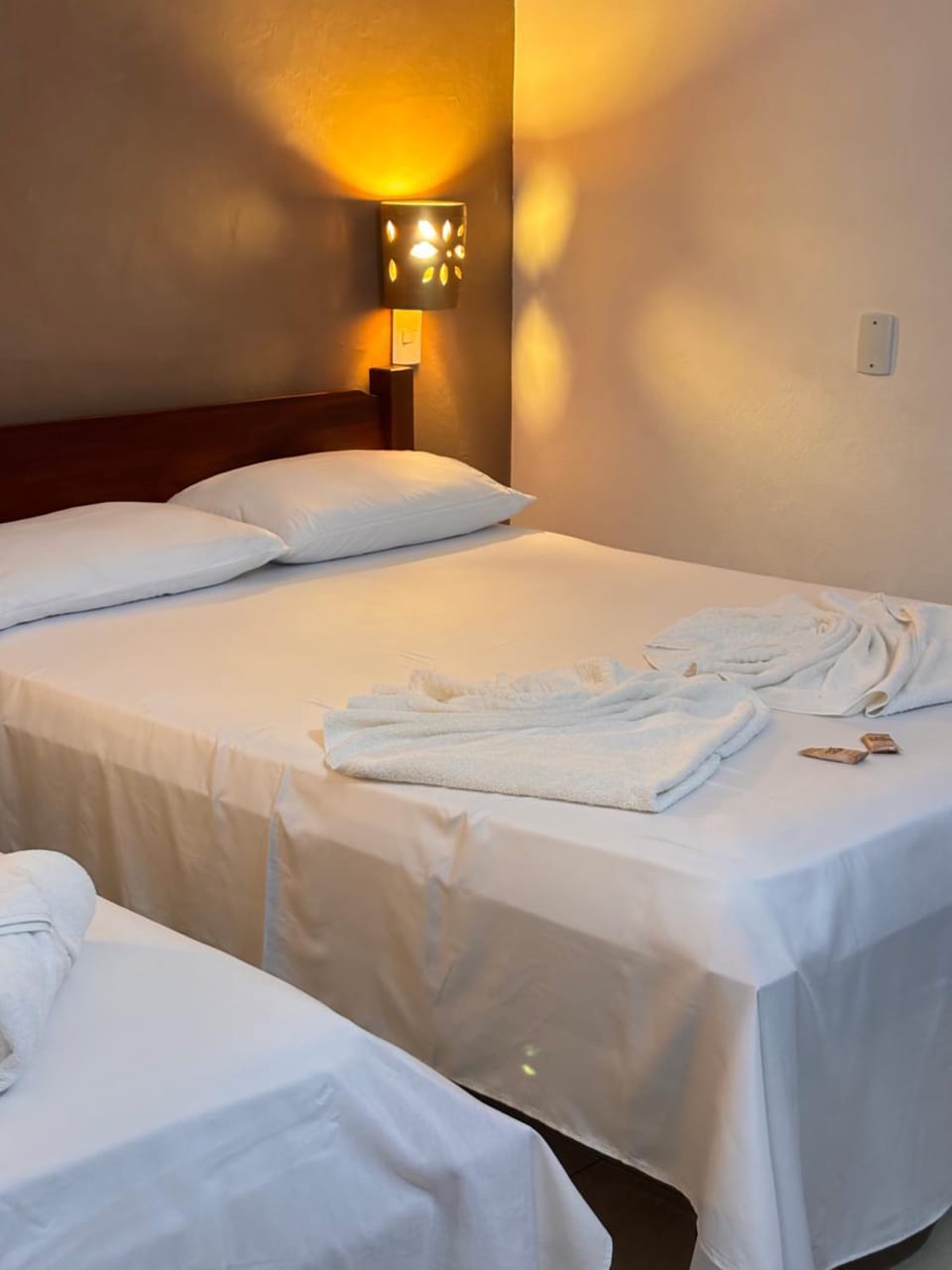 Bed, towels