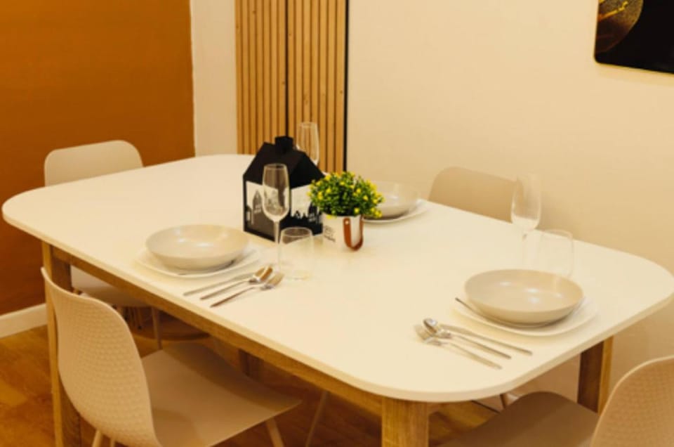 Dining area, Food