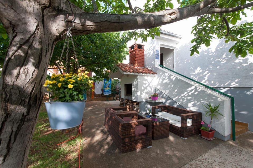 Location, children, Family