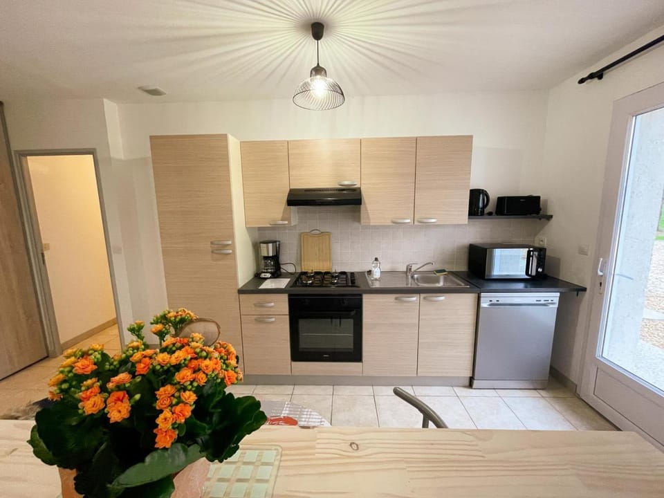 Gîte de plain-pied en Touraine avec grand jardin et parking - FR-1-381-613 House in Centre-Val de Loire
