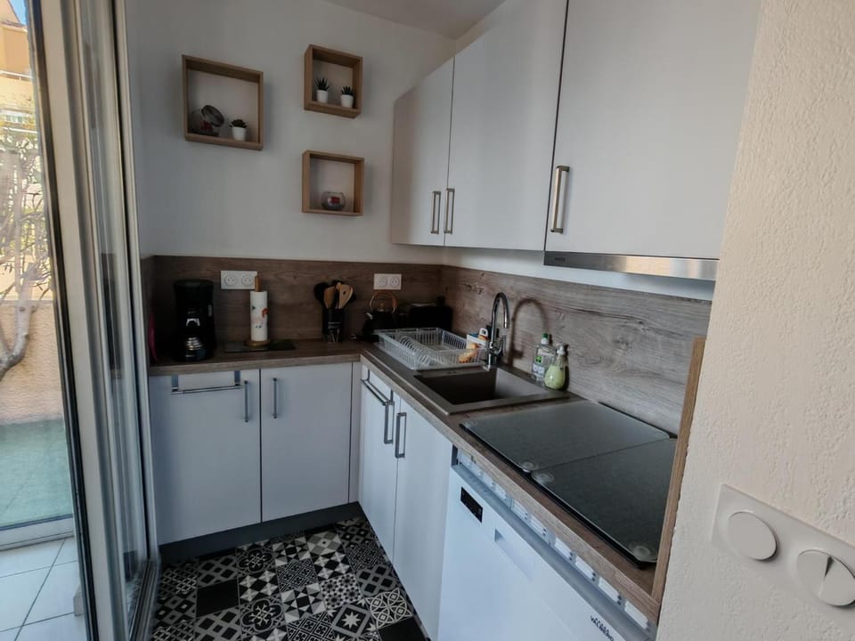 Appartement moderne 2 chambres, proche plage et parking privatif - FR-1-732-104 House in Argeles-sur-Mer