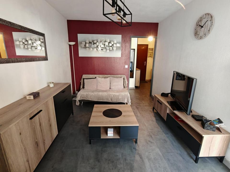 Appartement moderne 2 chambres, proche plage et parking privatif - FR-1-732-104 House in Argeles-sur-Mer
