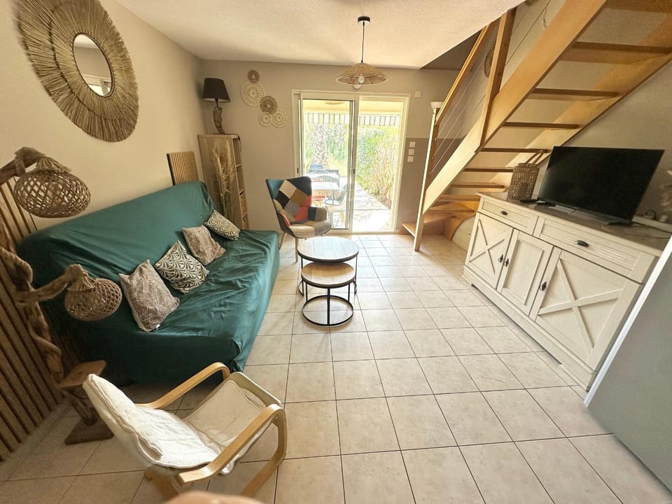 Pavillon 5 pers avec terrasse, piscine et parking privé - FR-1-781-94 House in Occitanie