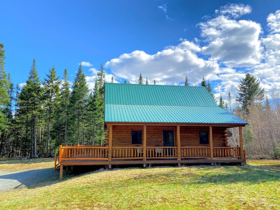 40PL Log cabin with AC in the heart of the White Mountains less than 10 minutes from Bretton Woods Cabin in Twin Mountain