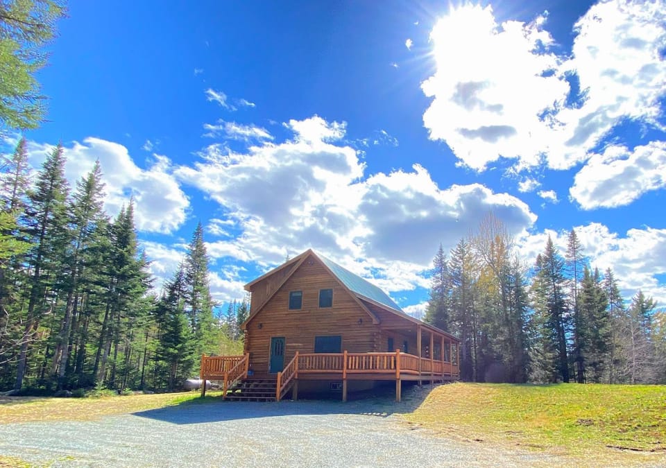 40PL Log cabin with AC in the heart of the White Mountains less than 10 minutes from Bretton Woods Cabin in Twin Mountain