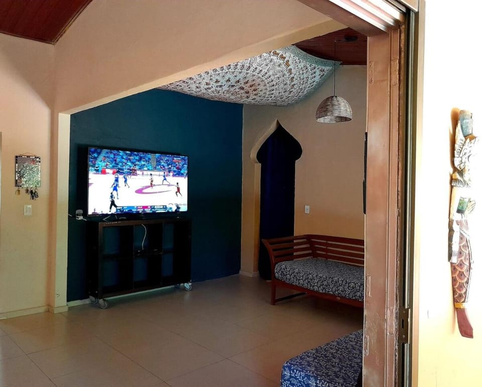 Communal lounge/ TV room, Bed, TV and multimedia