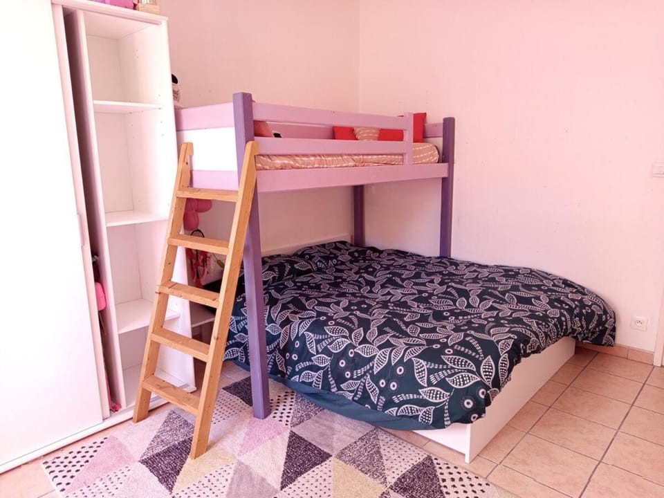 Bed, Photo of the whole room, Bedroom, bunk bed