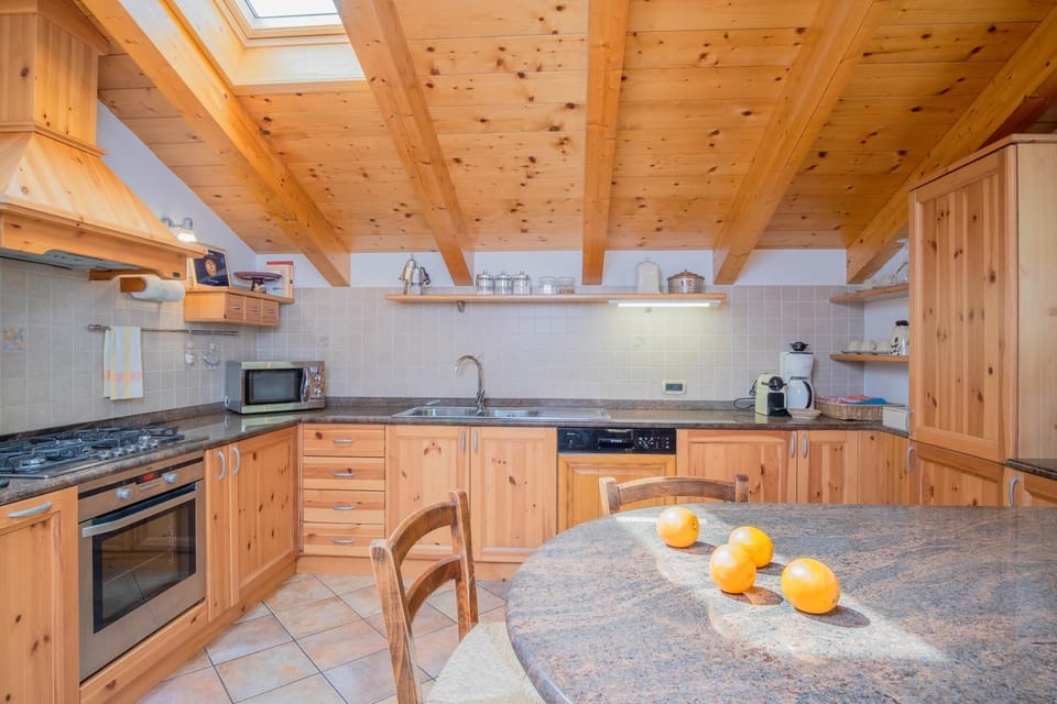 Coffee/tea facilities, Kitchen or kitchenette, Dining area