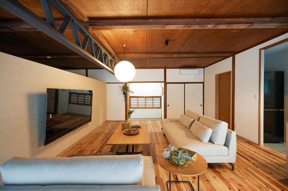 TV and multimedia, Living room, Seating area, Dining area