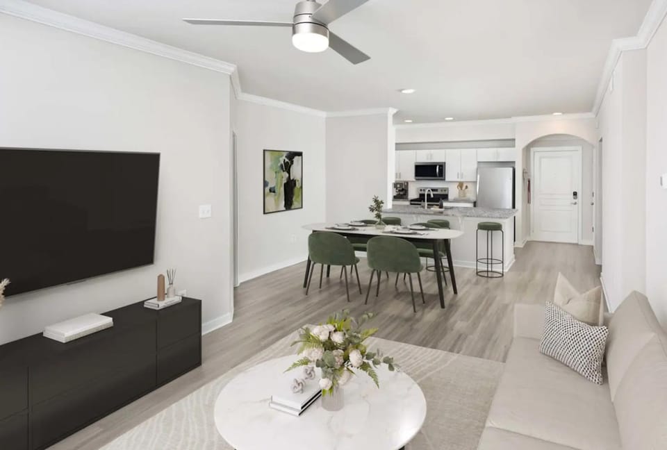 TV and multimedia, Kitchen or kitchenette, Living room, Seating area, Dining area