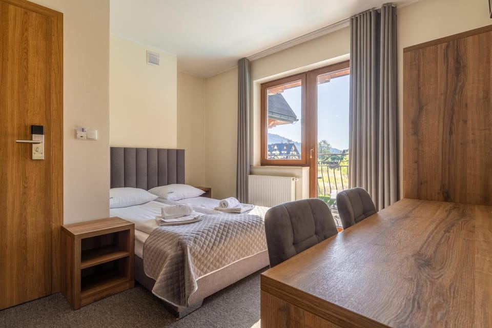 Bed, Photo of the whole room, towels, wardrobe