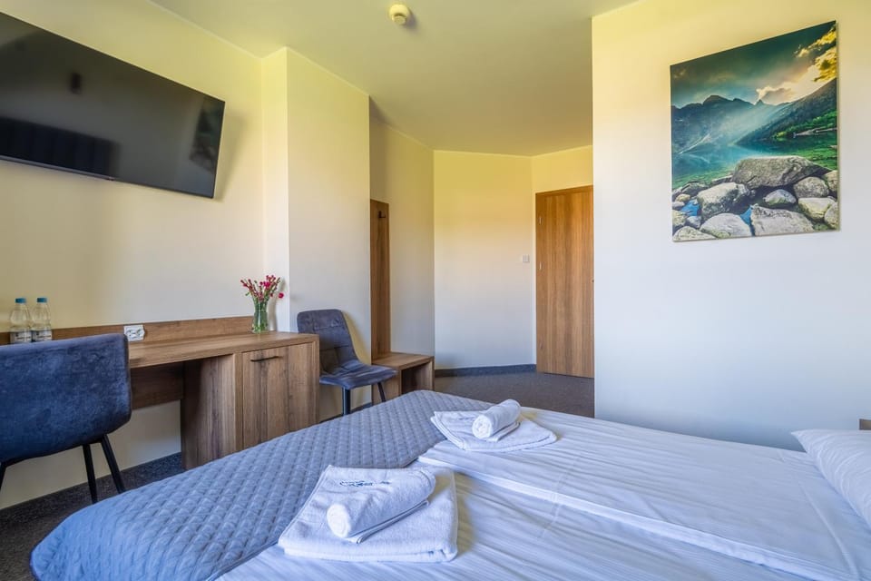 Bed, Photo of the whole room, towels