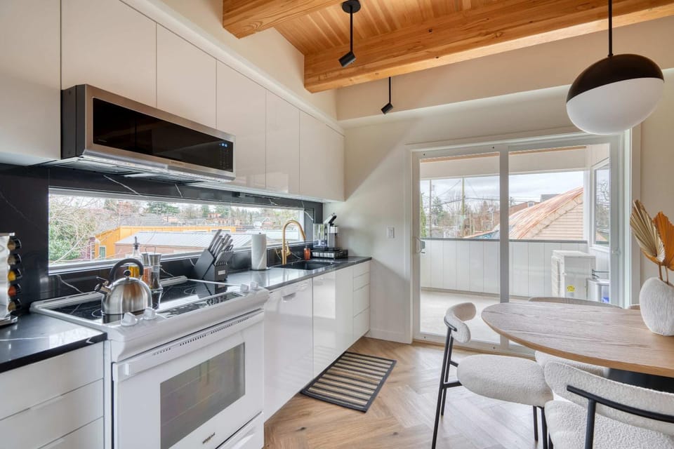 Stay Portland - Alberta Arts - 3BR - Local Eats & Modern Design House in Portland