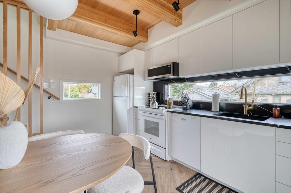 Stay Portland - Alberta Arts - 3BR - Local Eats & Modern Design House in Portland