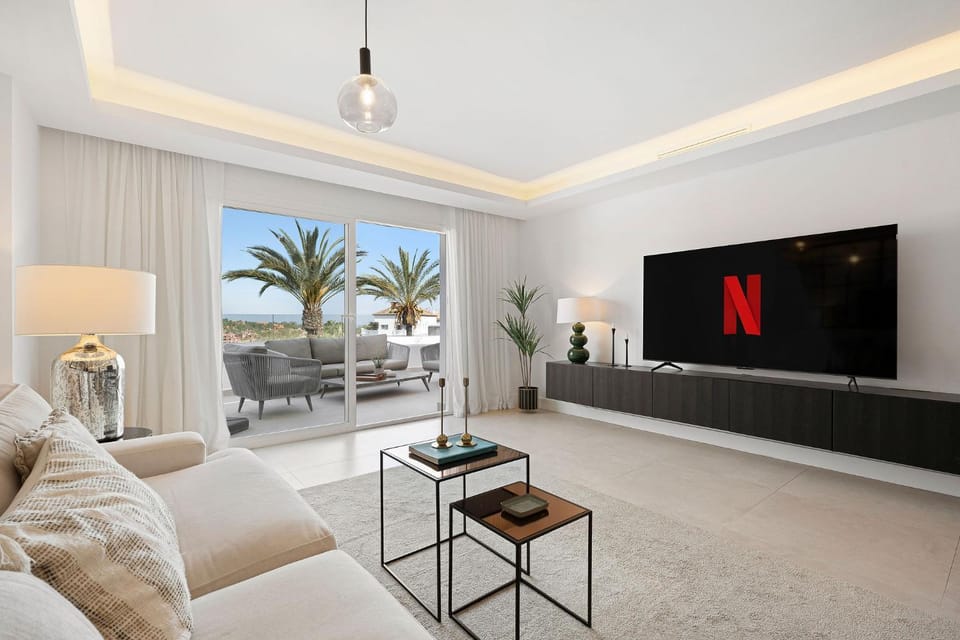 TV and multimedia, Living room, Seating area, Evening entertainment