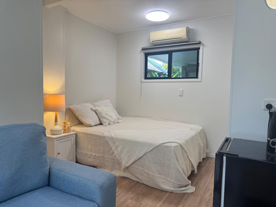 Bed, Bedroom, air conditioner