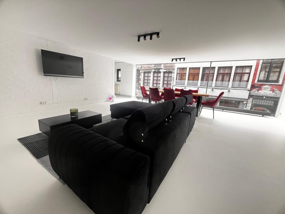 Communal lounge/ TV room, TV and multimedia, Living room