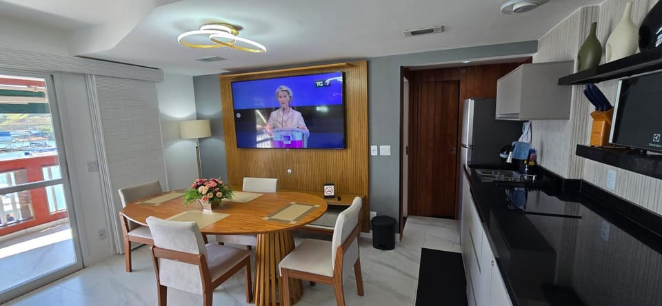 SUPER FLAT 180 graus em Angra dos Reis , Frente Mar na Marina Piratas com estacionamento gratuito Apartment in Angra dos Reis