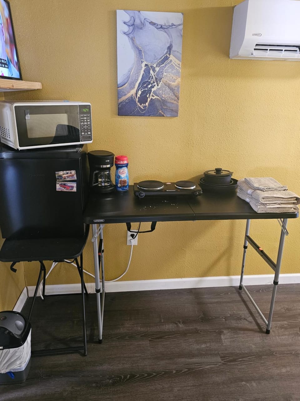 Kitchen or kitchenette, stove