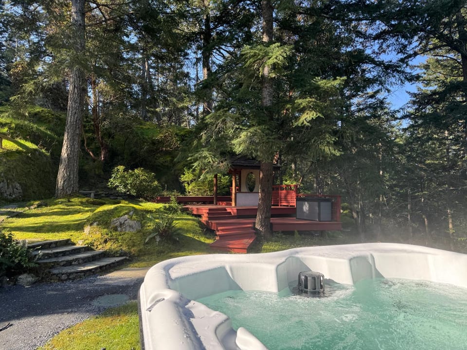 Private cottage in Metchosin close to Victoria House in Vancouver Island