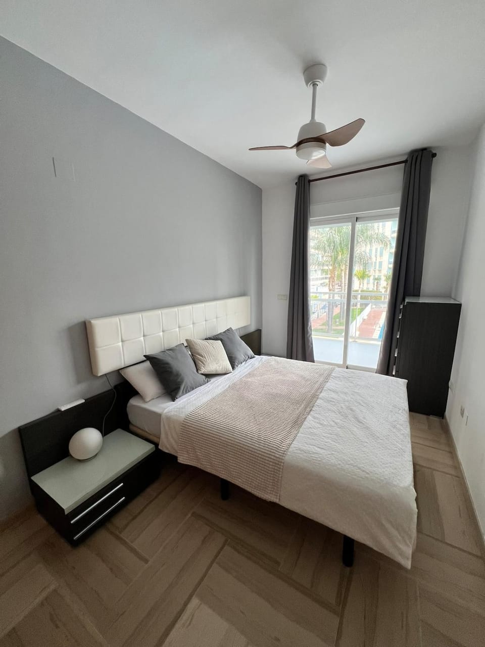 Modern apartment with a big pool and free parking Apartment in Gandia