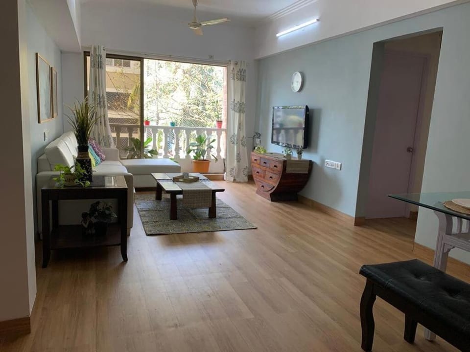 Entire 3 BR apartment with Balconies Bandra Apartment in Mumbai
