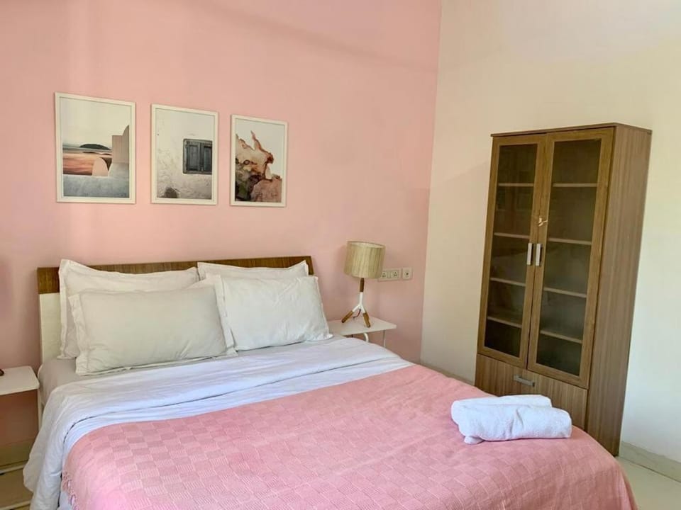 Entire 3 BR apartment with Balconies Bandra Apartment in Mumbai
