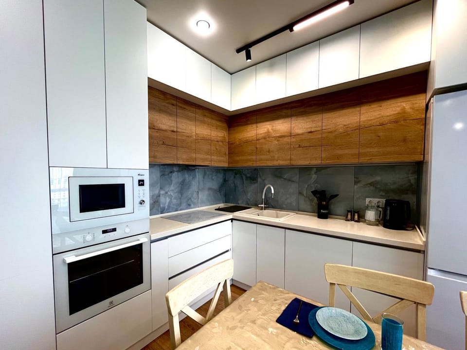 Kitchen or kitchenette, Dining area, stove