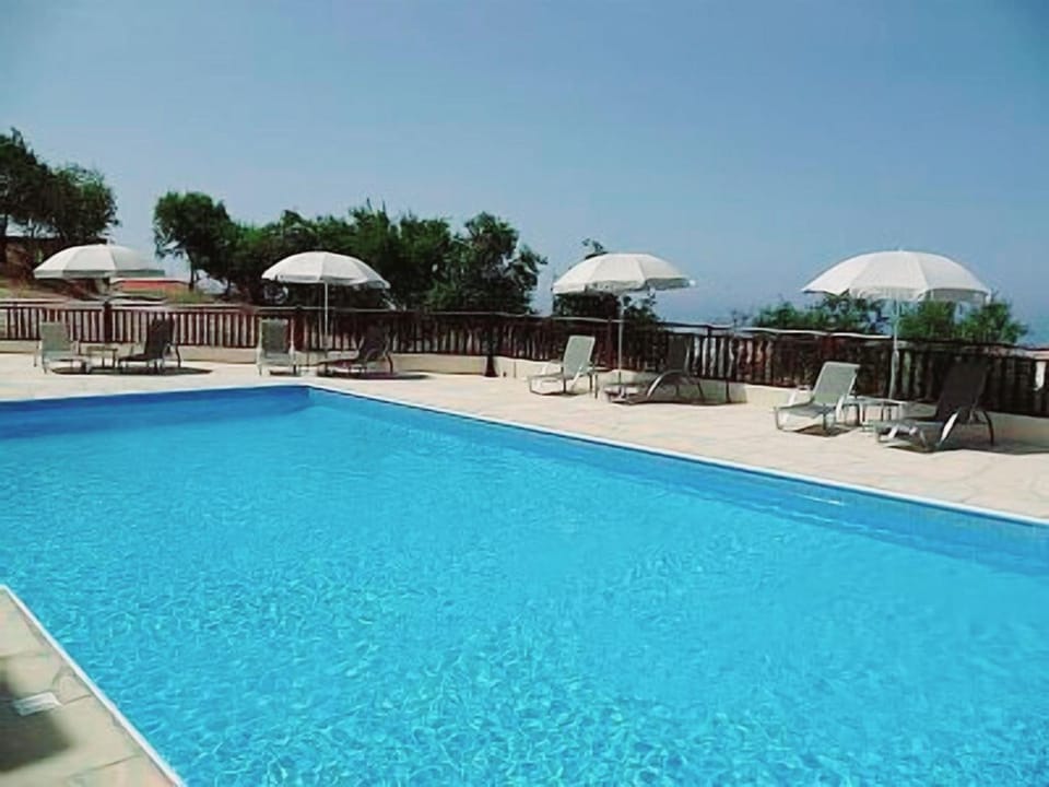 Pool view, Swimming pool, sunbed