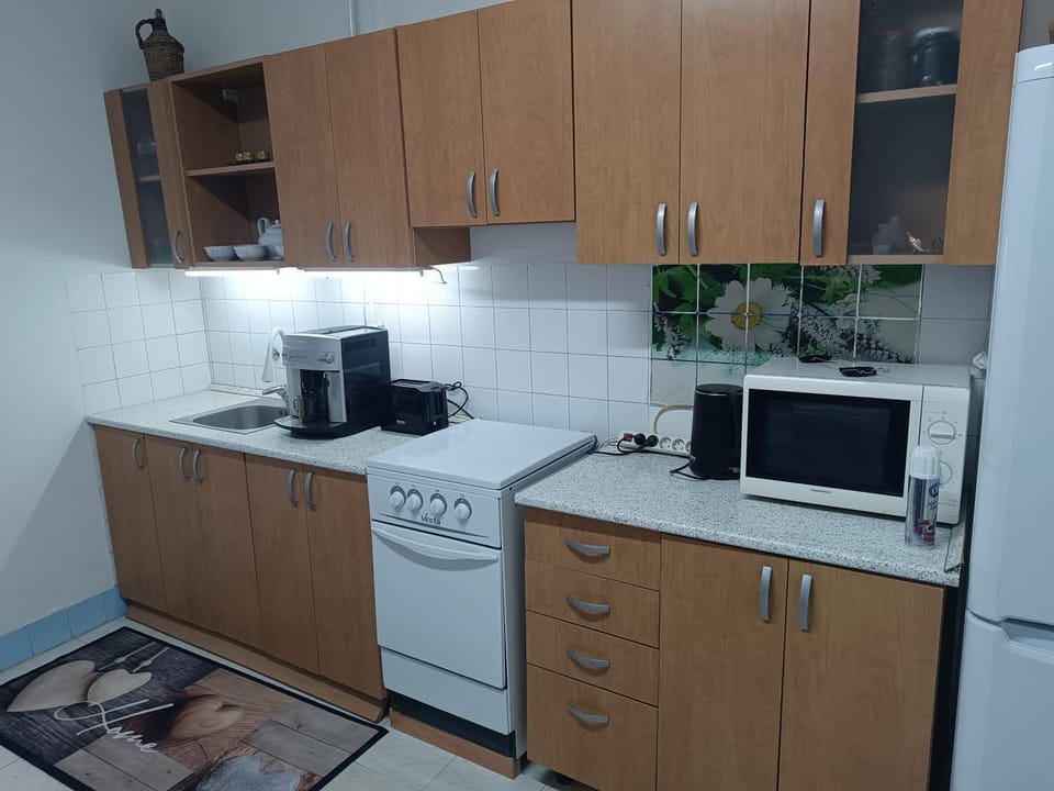 Kitchen or kitchenette, oven, toaster