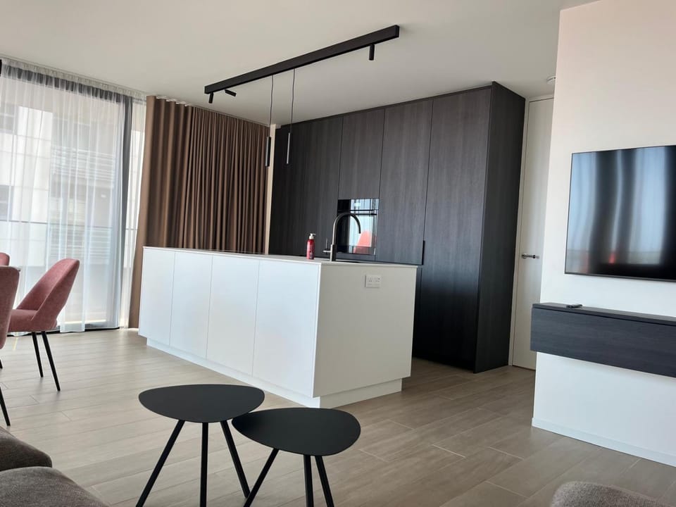 TV and multimedia, Kitchen or kitchenette, Seating area