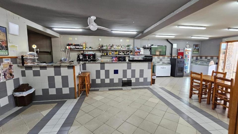 Restaurant/places to eat, Lounge or bar, Lounge or bar