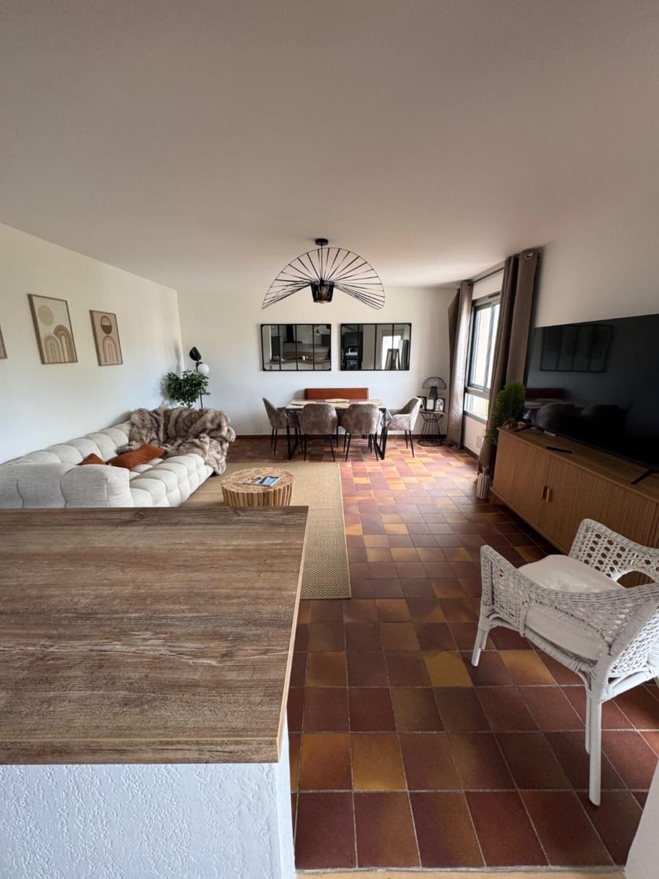 TV and multimedia, Living room, Dining area