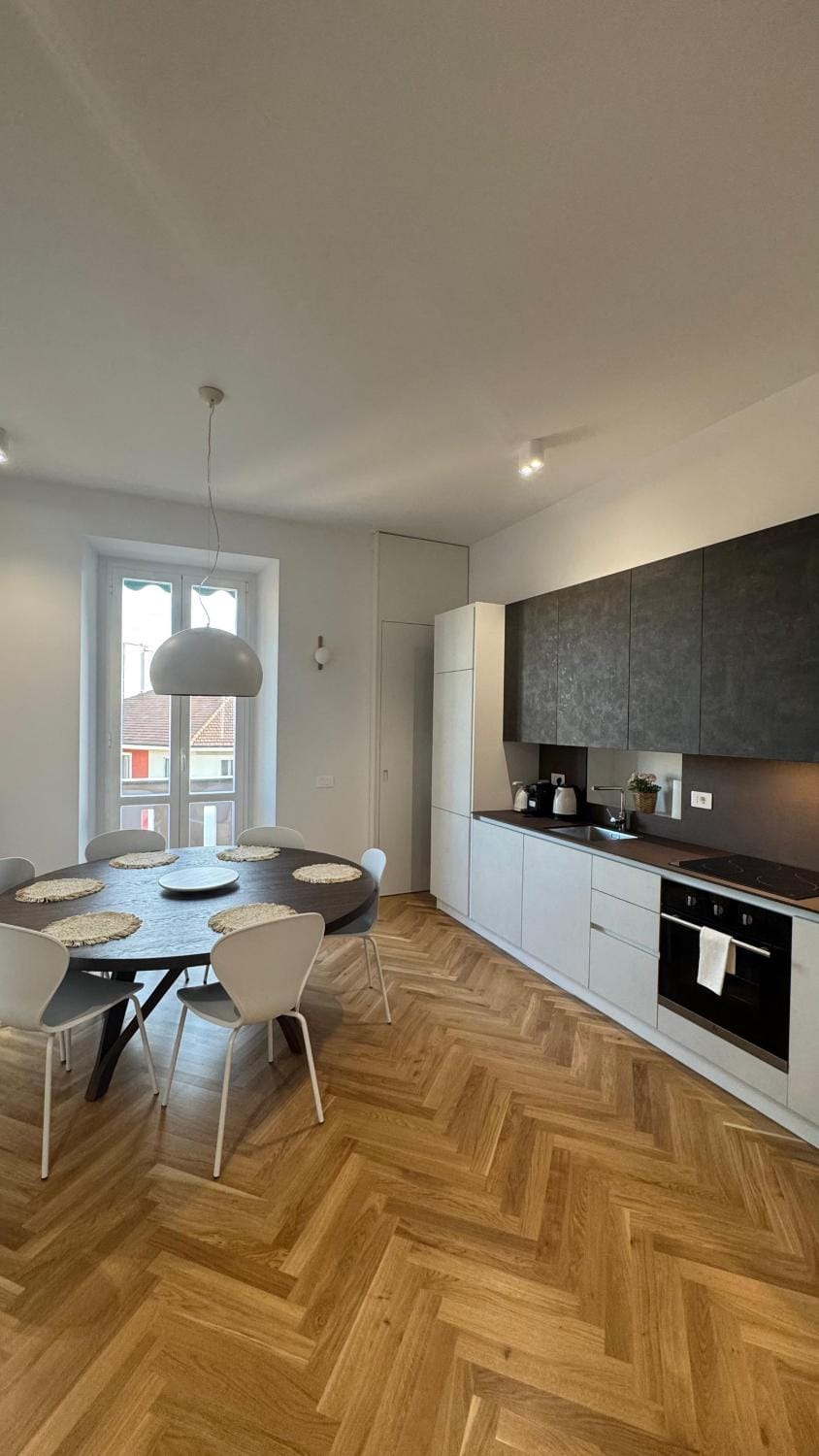 Kitchen or kitchenette, Dining area, minibar, stove