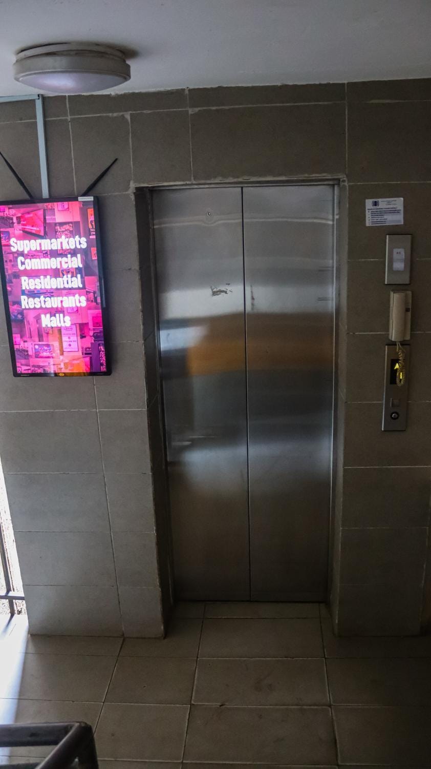 DefiniteAirbnb near JKIA, SGR Terminus, Downtown Apartment in Nairobi