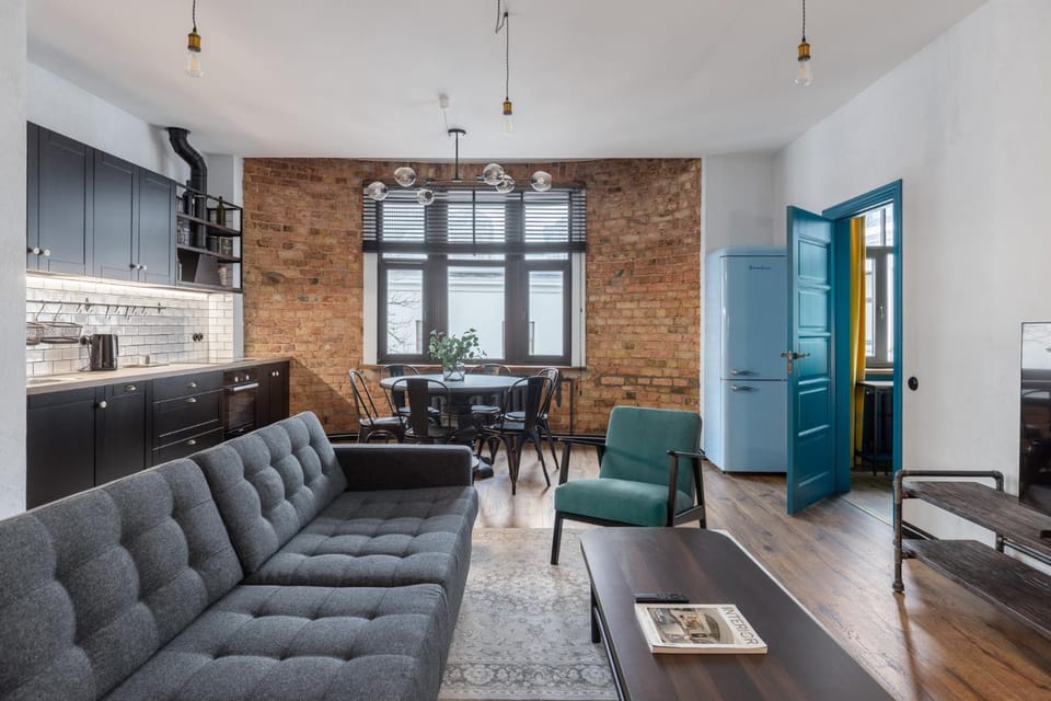 Kitchen or kitchenette, Living room, Dining area, oven
