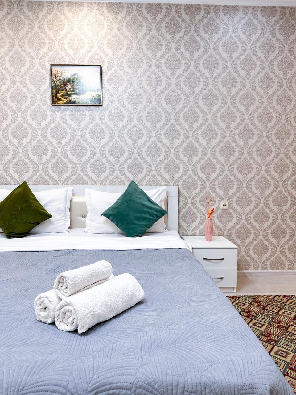 Bed, Photo of the whole room, Bedroom, towels