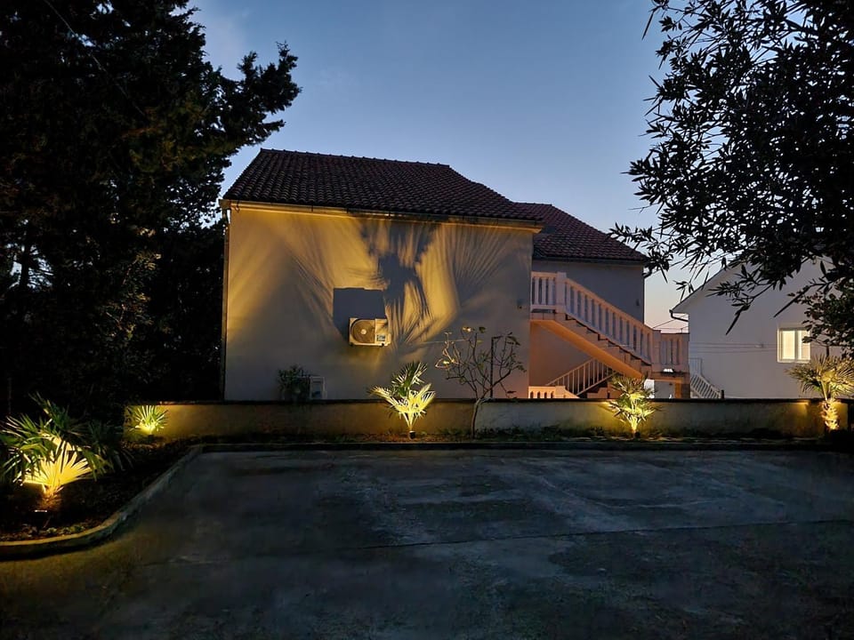 Location, children, Family