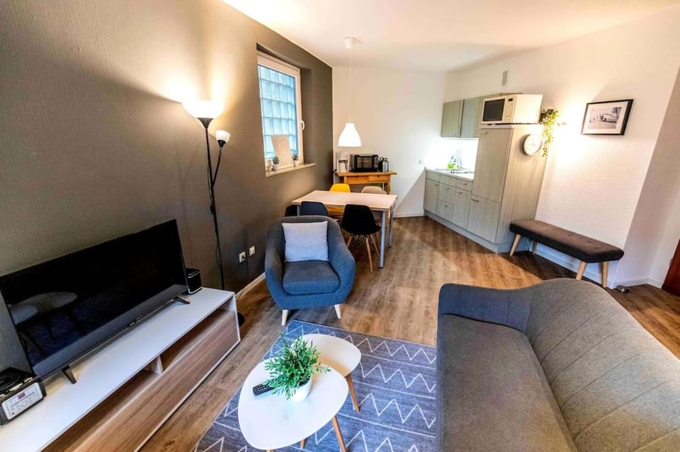 TV and multimedia, Kitchen or kitchenette, Living room, Seating area, Dining area