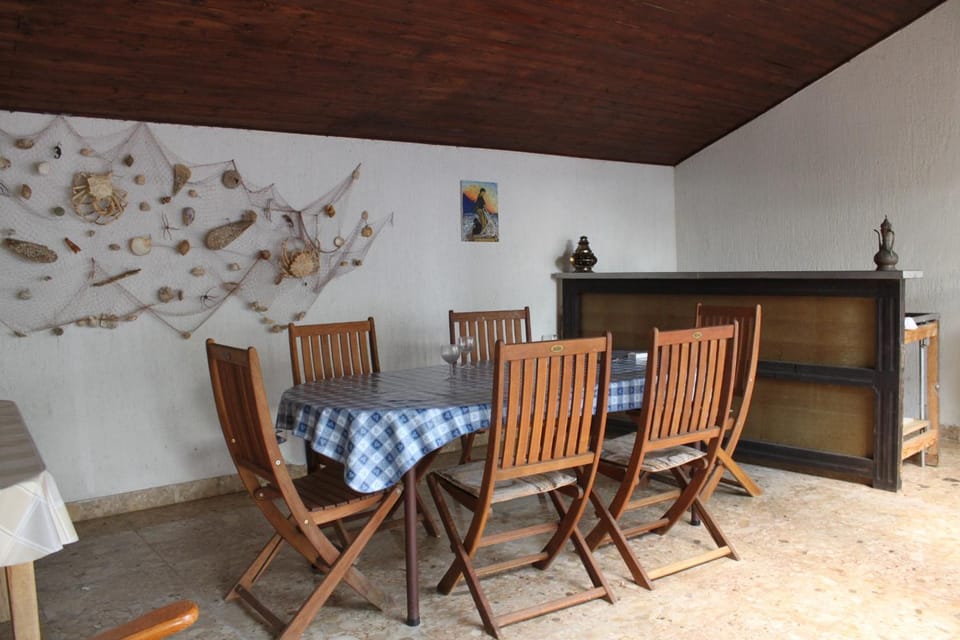 Location, children, Family