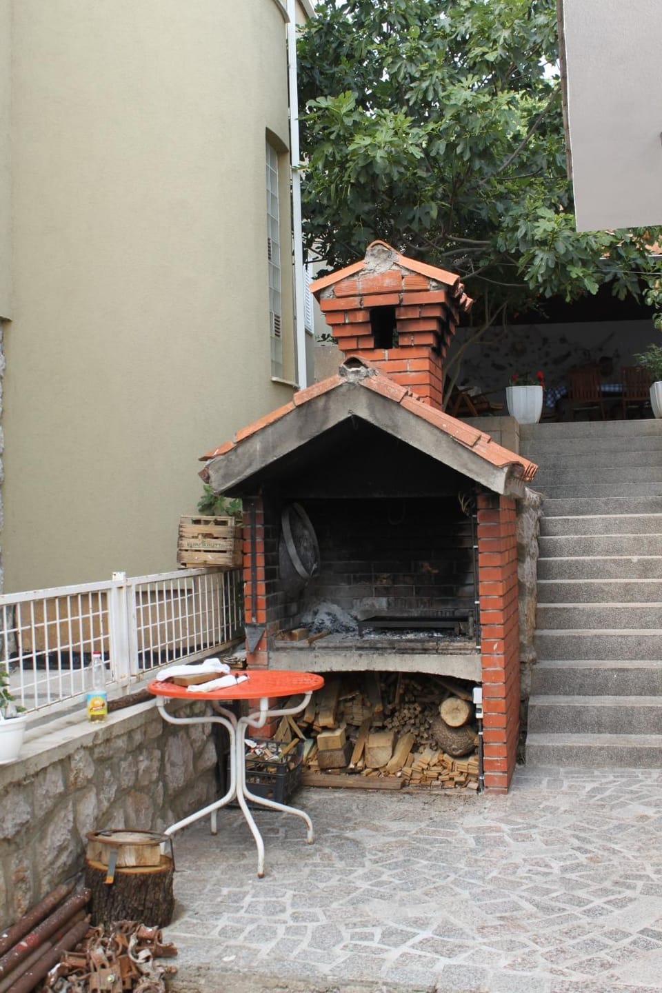 Location, children, Family