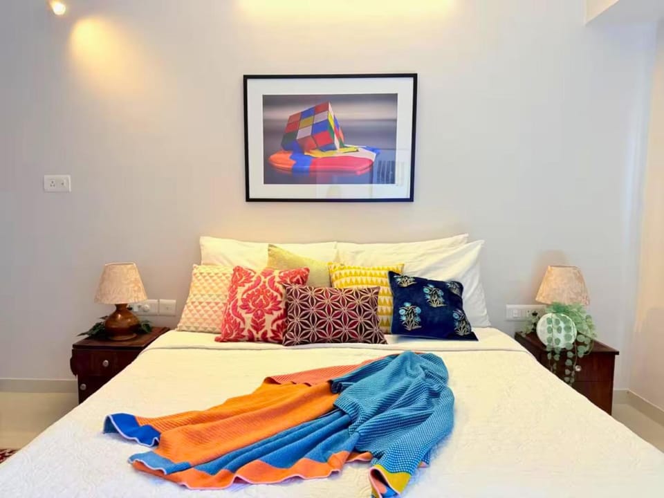 Bed, Photo of the whole room, Bedroom, towels