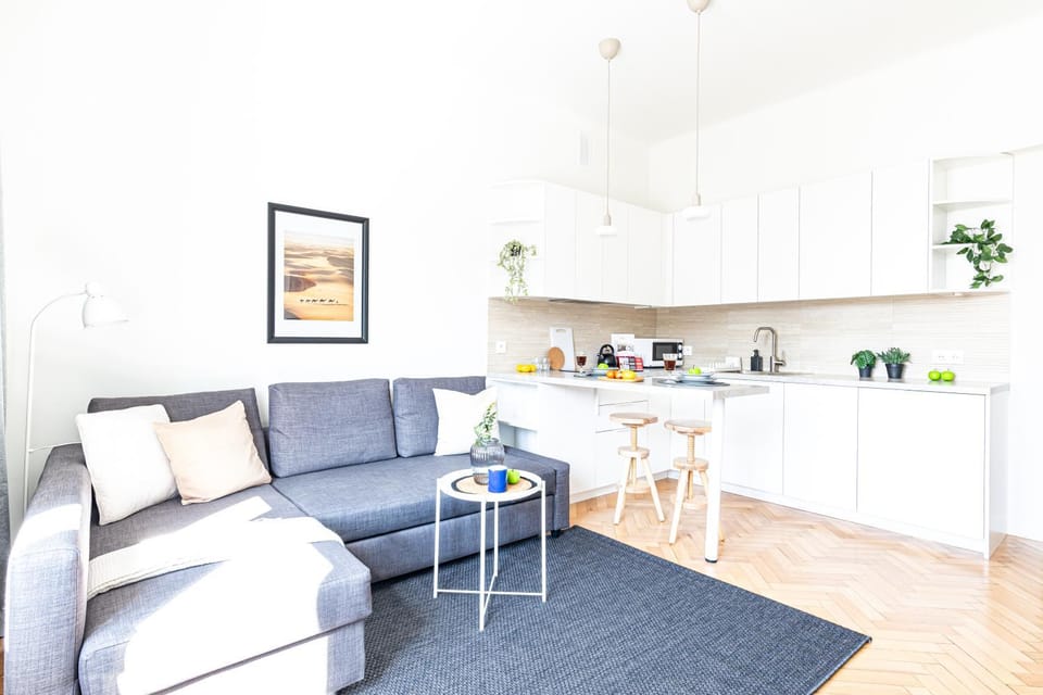 Kitchen or kitchenette, Seating area