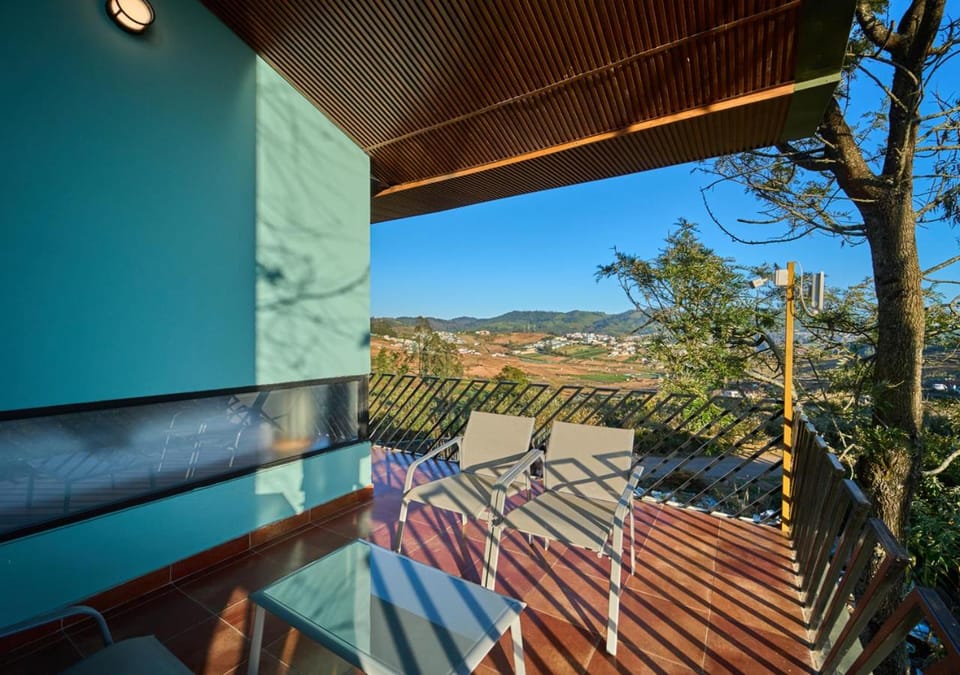 View (from property/room), Balcony/Terrace, Mountain view