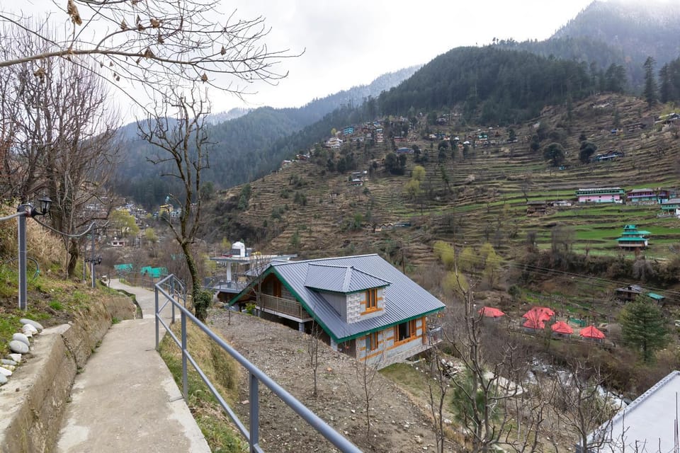 Eden Stay & Cafe Hotel in Himachal Pradesh