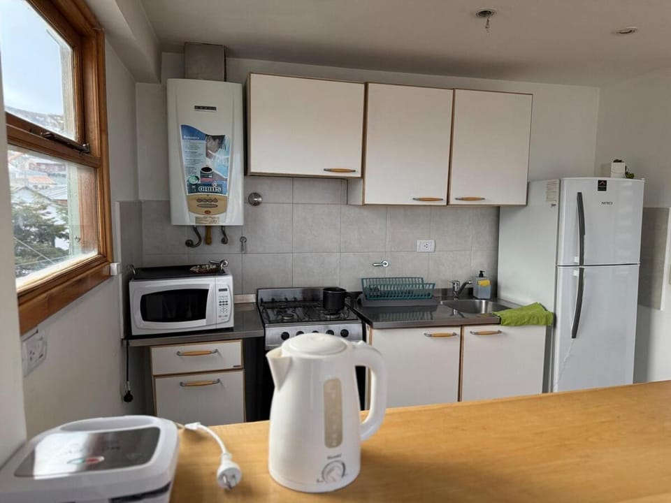 Coffee/tea facilities, Kitchen or kitchenette, oven, toaster