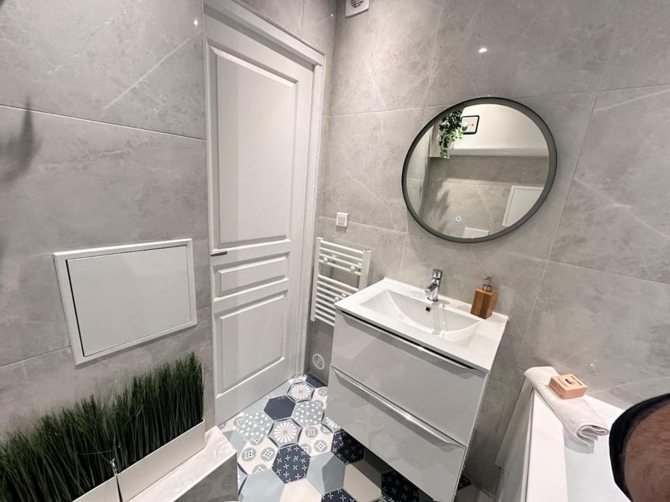 Magic suite avec Balnéo, Sauna et terrasse Apartment in Reims