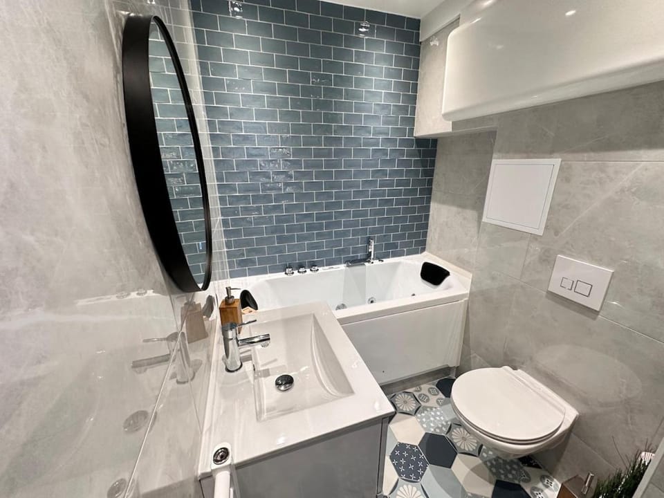 Magic suite avec Balnéo, Sauna et terrasse Apartment in Reims
