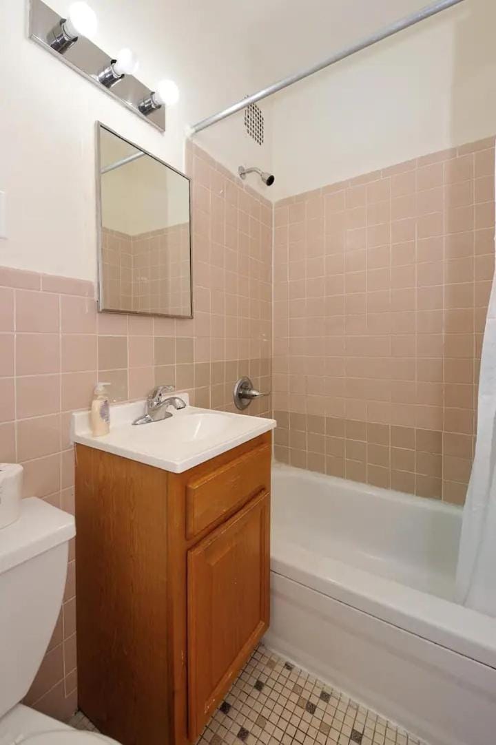 Amazing Upper East Side Studio! Epic Location!, June To Aug 90 Days Stay Required Apartment in Upper East Side