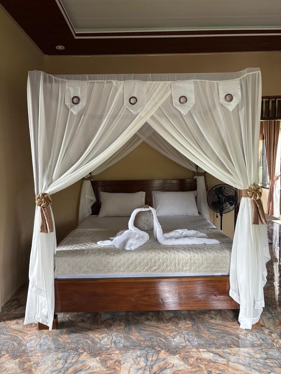 Photo of the whole room, Bedroom